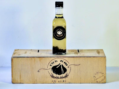 Aceite de oliva con ajo negro (Kekel de oro)